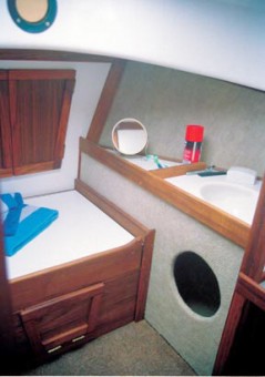 Com-Pac Horizon Cat Diesel molded head sink - Photo of Com-Pac Horizon Cat Diesel sail boat